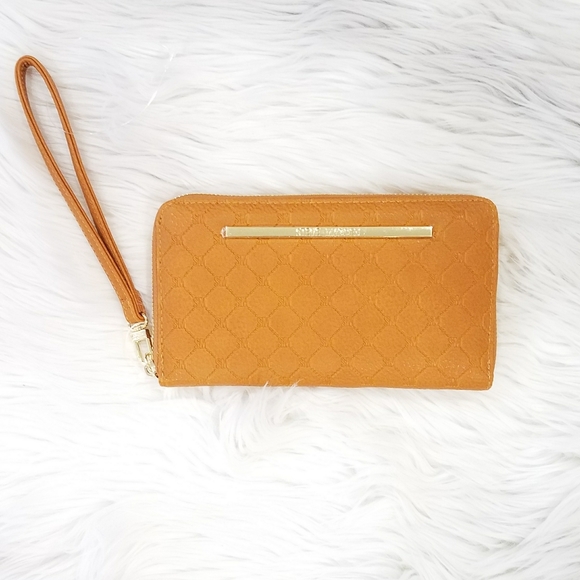 Nwot steve madden zipper wristlet wal… - Picture 3 of 11